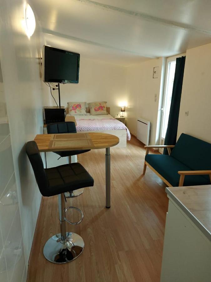 Studio Au Calme Wifi 600M Centre Ville Parking Gratuit Devant กัสทร์ ภายนอก รูปภาพ
