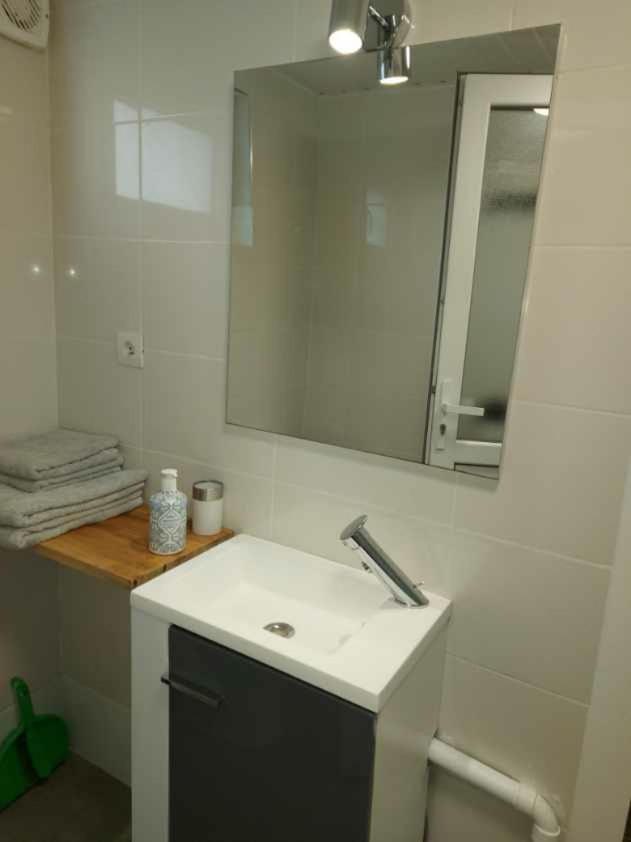 Studio Au Calme Wifi 600M Centre Ville Parking Gratuit Devant กัสทร์ ภายนอก รูปภาพ
